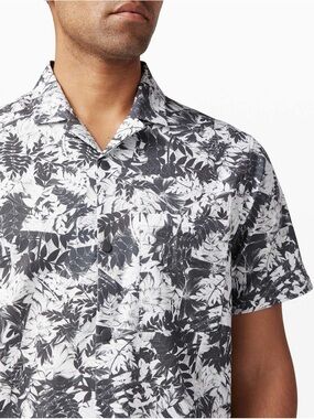 LULULEMON | Men’s Airing Easy Camp Collar Short Sleeve Shirt